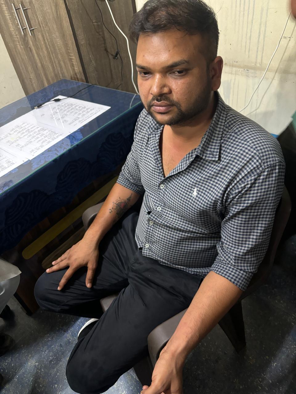 सहायक प्रशासनिक अधिकारी डेढ लाख रुपये की रिश्वत लेते गिरफ्तार सहायक प्रशासनिक अधिकारी डेढ लाख रुपये की रिश्वत लेते गिरफ्तार