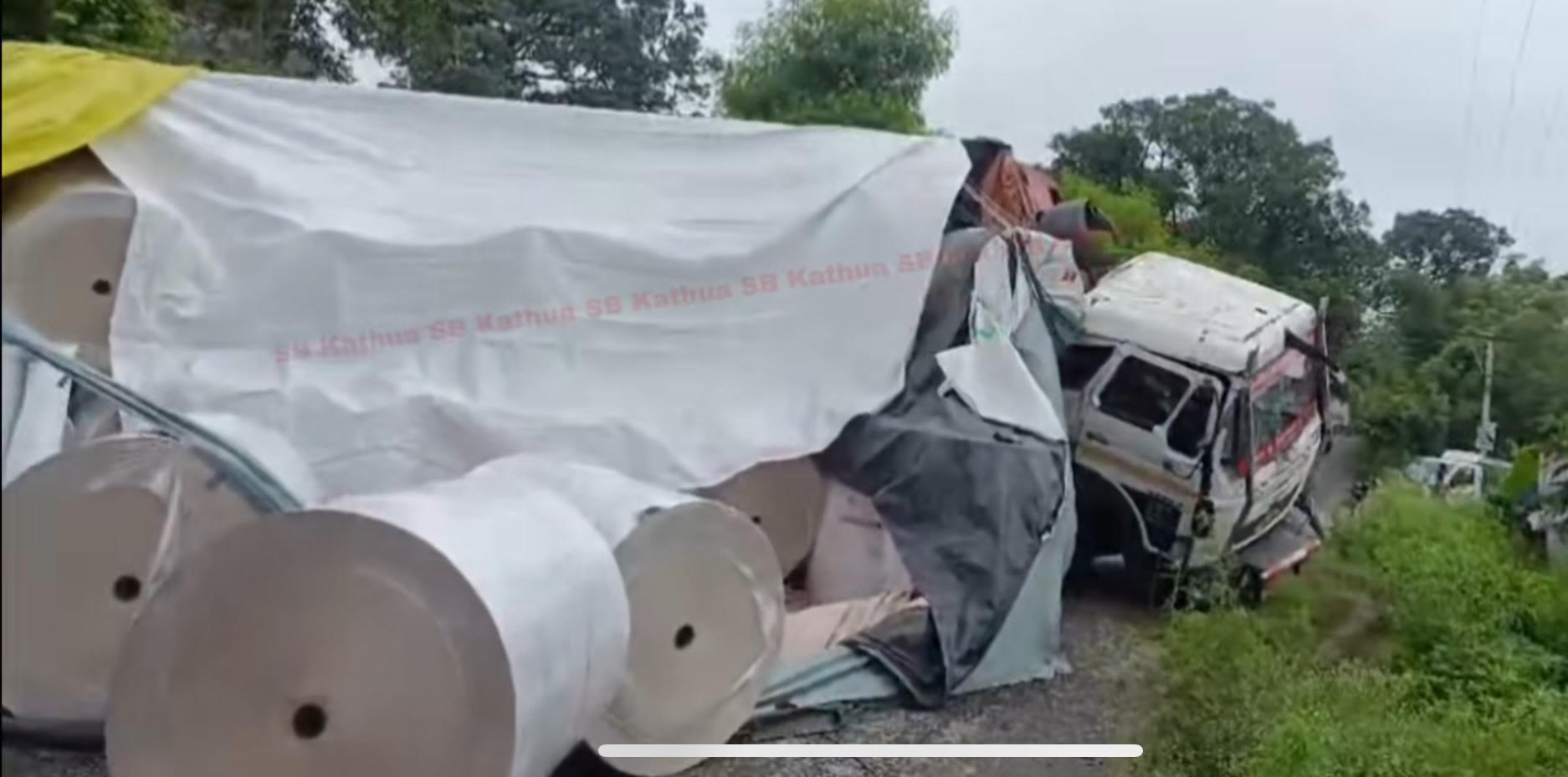 A heavy vehicle crashed in Barwal, Google Map had shown a shortcut to go to the Ghati A heavy vehicle crashed in Barwal, Google Map had shown a shortcut to go to the Ghati