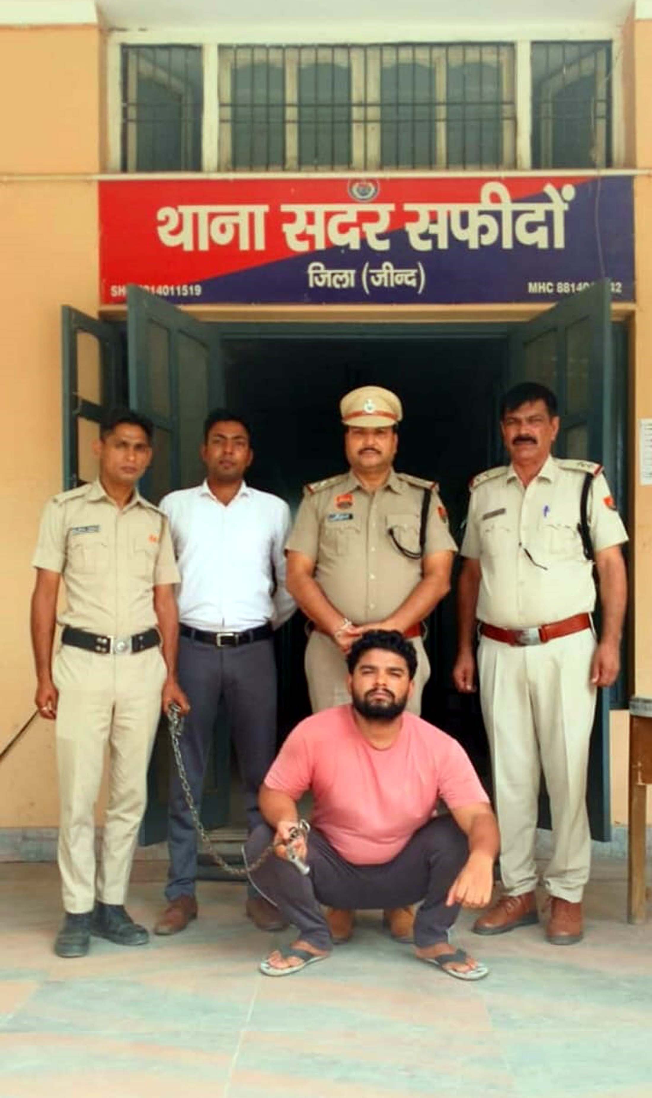 पुलिस गिरफ्त में आरोपित राहुल। पुलिस गिरफ्त में आरोपित राहुल।