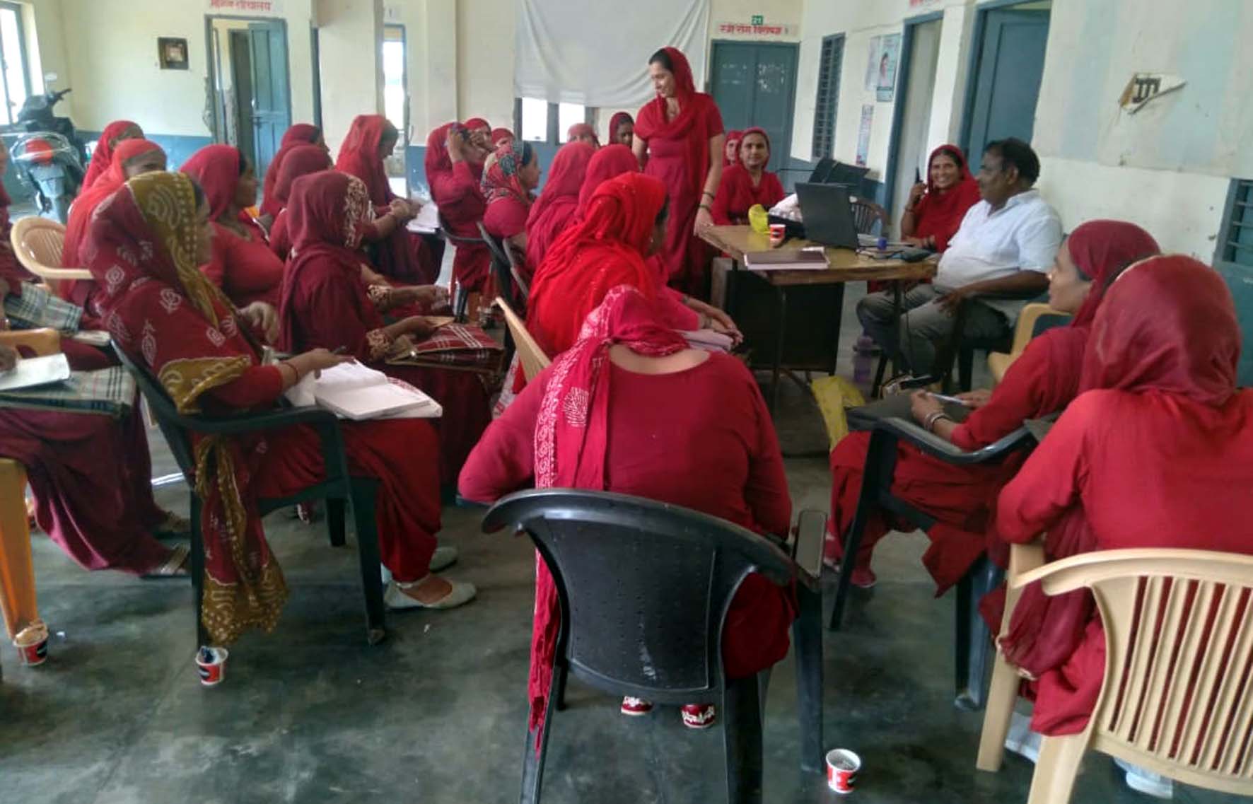 बैठक में उपस्थित आशा वर्कर। बैठक में उपस्थित आशा वर्कर।