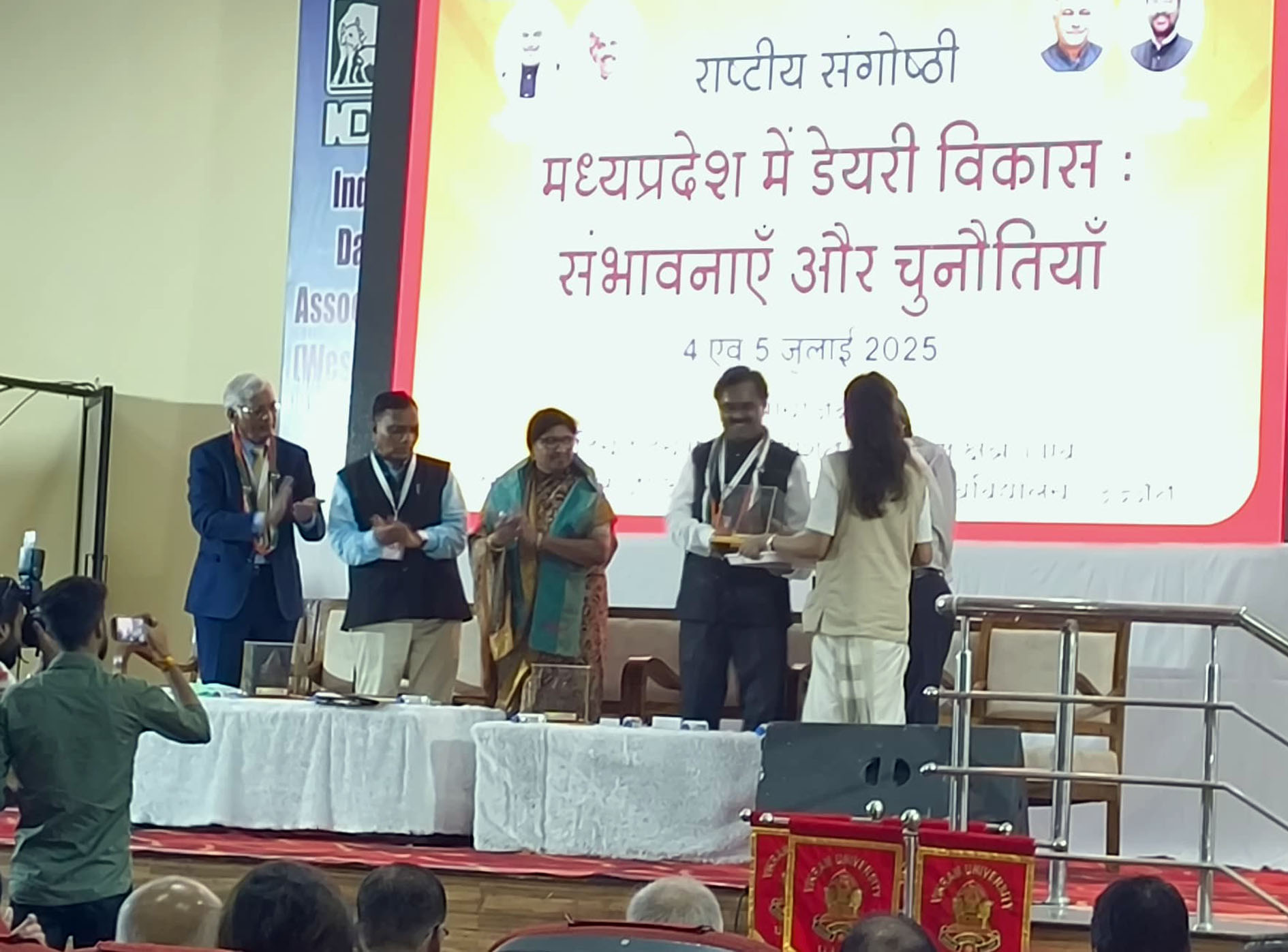 दूध उत्पादन में मध्यप्रदेश में उज्जैन बनेगा नम्बर वन : कलावती यादव दूध उत्पादन में मध्यप्रदेश में उज्जैन बनेगा नम्बर वन : कलावती यादव