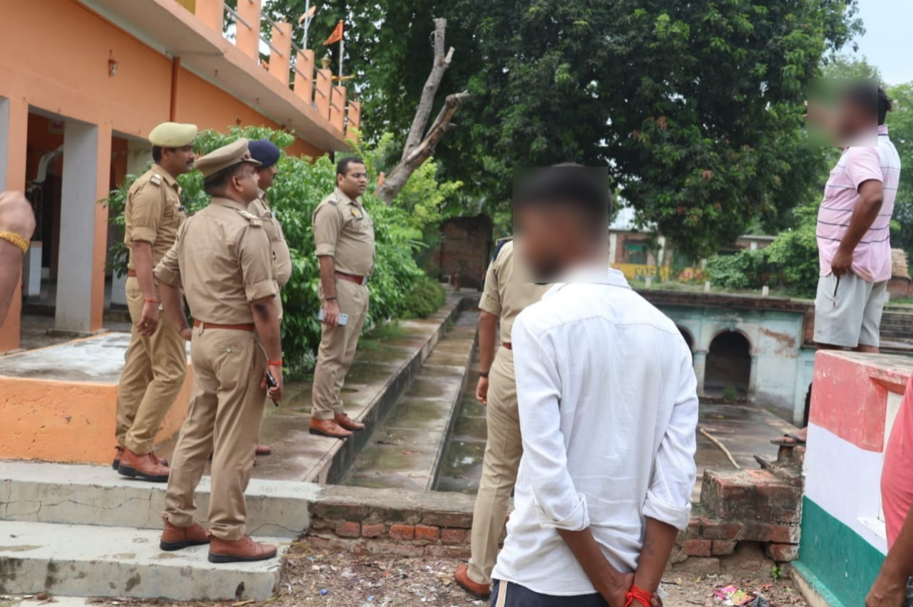 कांवड़ यात्रा मार्गों का निरीक्षण करते हुए पुलिस अधिकारियों का छाया चित्र कांवड़ यात्रा मार्गों का निरीक्षण करते हुए पुलिस अधिकारियों का छाया चित्र
