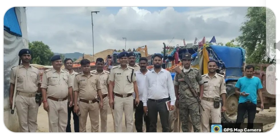 पुलिस गिरफ्त में आरोपी पुलिस गिरफ्त में आरोपी