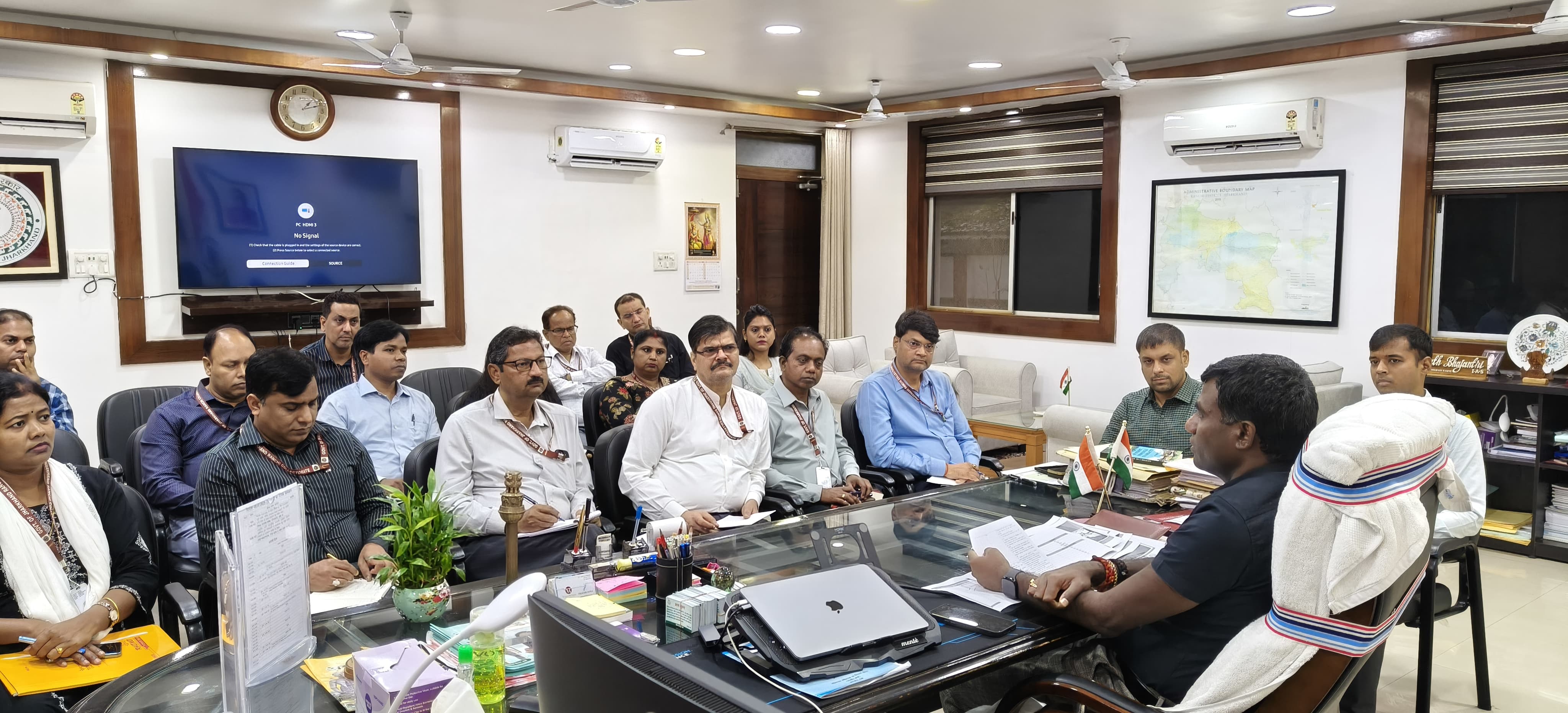 ईस्टतर्न जोनल कौंसिल की बैठक को लेकर बैठक करते डीसी ईस्टतर्न जोनल कौंसिल की बैठक को लेकर बैठक करते डीसी