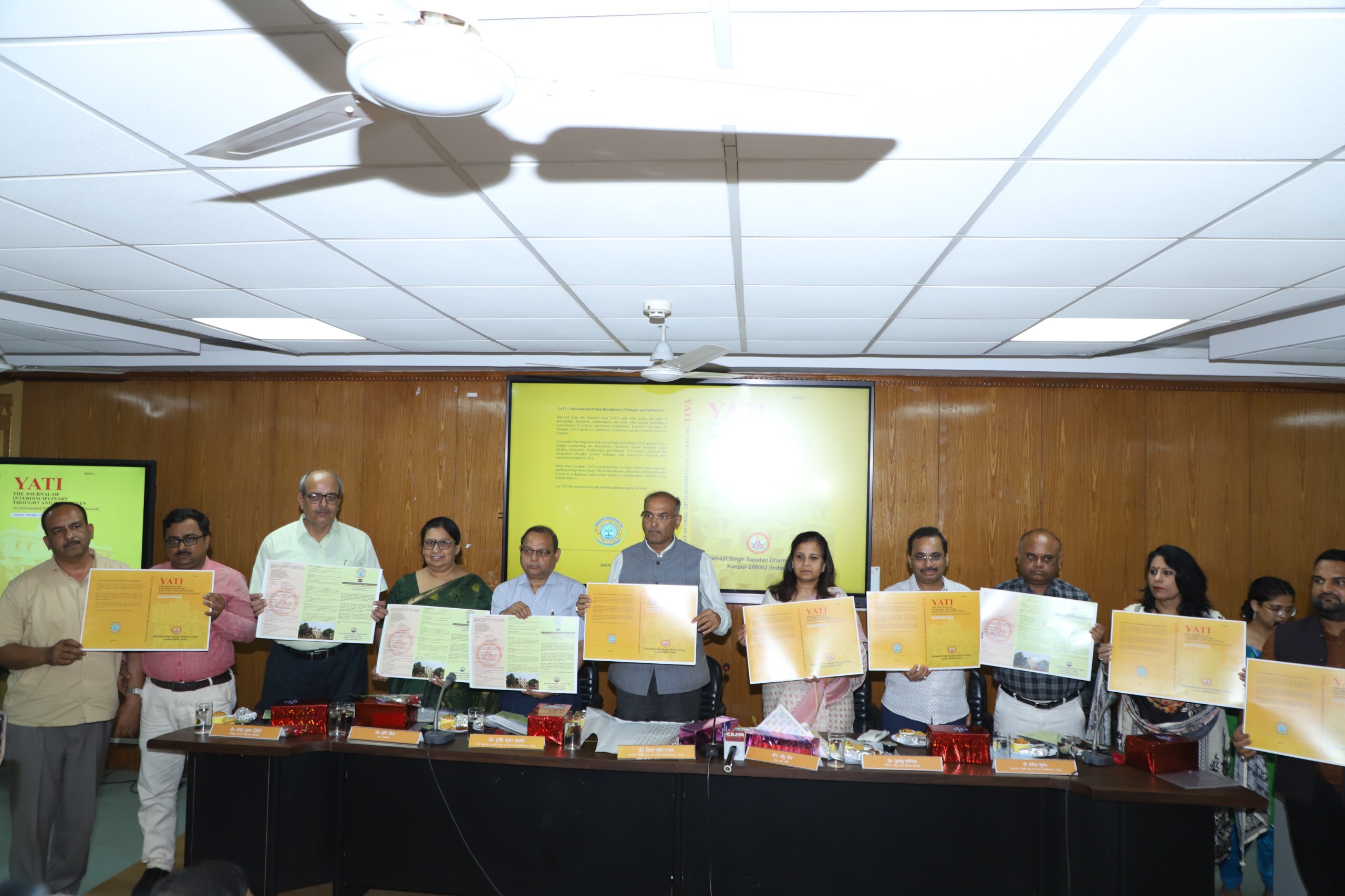 यति जर्नल का विमोचन करते कुलपति यति जर्नल का विमोचन करते कुलपति