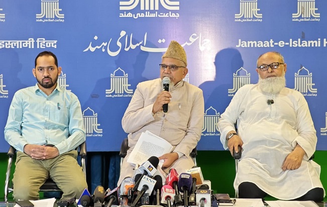 जमाअत-ए-इस्लामी हिंद के मुख्यालय में आयोजित मासिक प्रेस कांफ्रेंस जमाअत-ए-इस्लामी हिंद के मुख्यालय में आयोजित मासिक प्रेस कांफ्रेंस