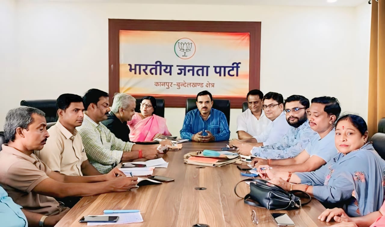 क्षेत्रीय कार्यालय में जानकारी देते प्रकाश पाल क्षेत्रीय कार्यालय में जानकारी देते प्रकाश पाल
