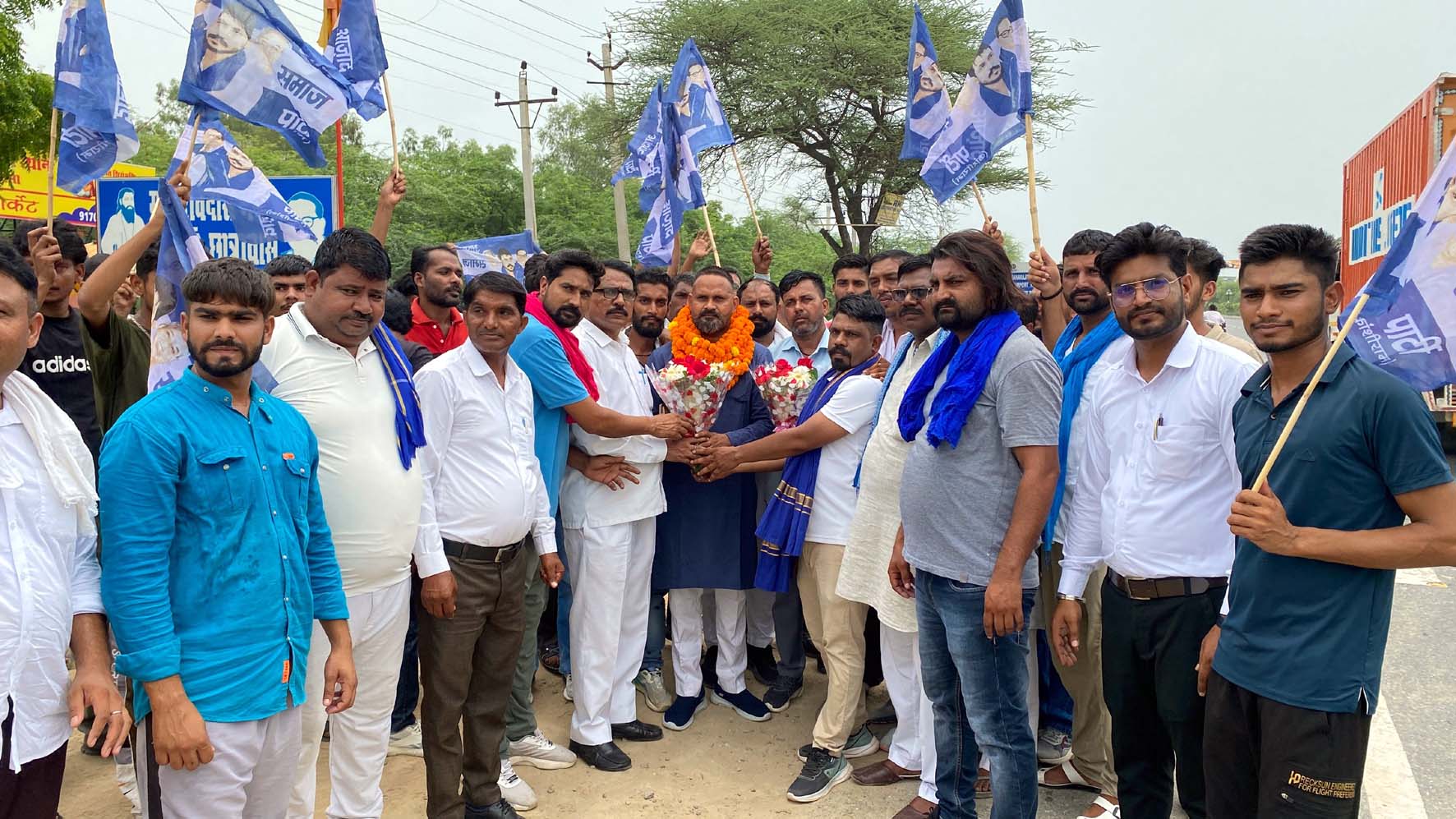 प्रदेश अध्यक्ष कमल कुमार बराड़ा का स्वागत करते भीम आर्मी नेता। प्रदेश अध्यक्ष कमल कुमार बराड़ा का स्वागत करते भीम आर्मी नेता।