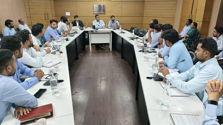 इंदौरः नगर निगम आयुक्त ने भवन अनुज्ञा शाखा की समीक्षा बैठक ली इंदौरः नगर निगम आयुक्त ने भवन अनुज्ञा शाखा की समीक्षा बैठक ली