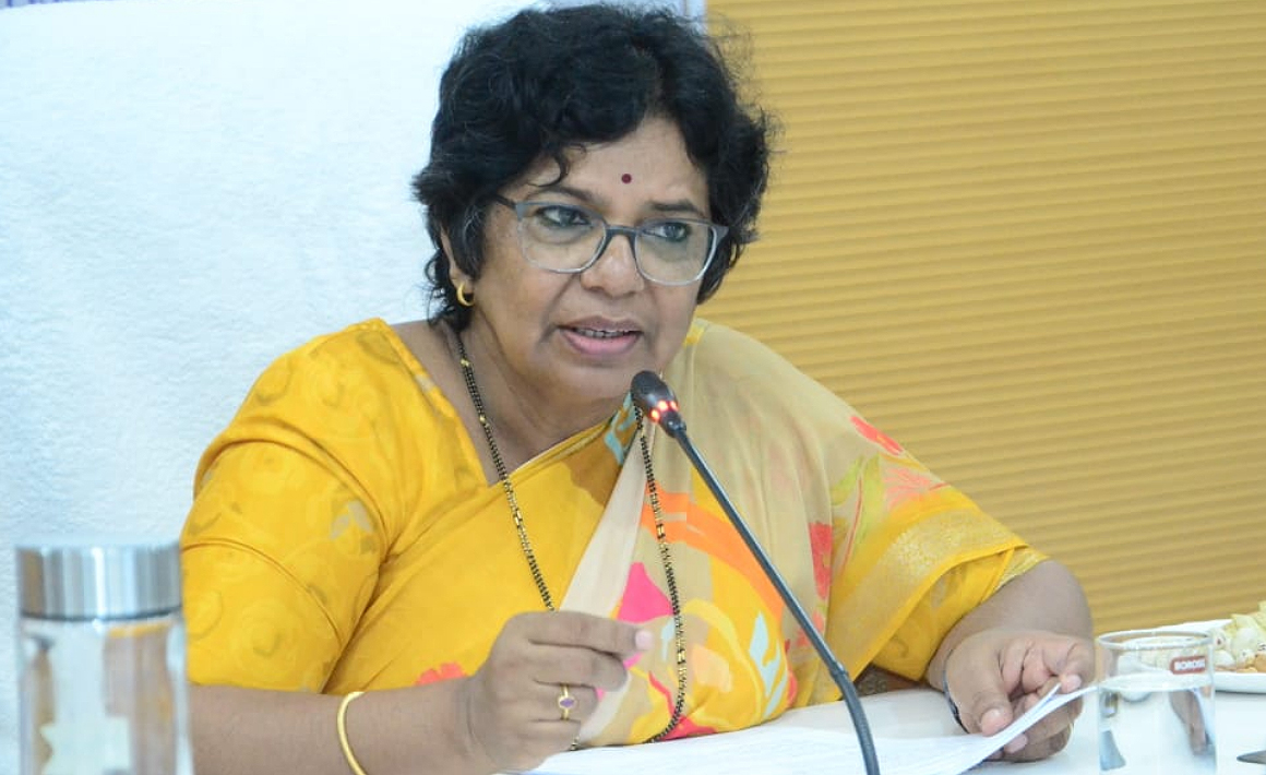राष्ट्रीय महिला आयोग के अध्यक्ष ने की महिला सशक्तिकरण योजनाओं और अत्याचारों पर समीक्षा राष्ट्रीय महिला आयोग के अध्यक्ष ने की महिला सशक्तिकरण योजनाओं और अत्याचारों पर समीक्षा