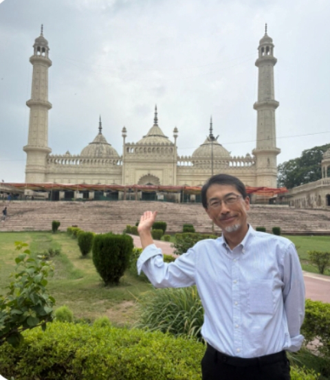 बड़ा इमामबाड़ा में पर्यटन करते जापान के राजदूत ओनो बड़ा इमामबाड़ा में पर्यटन करते जापान के राजदूत ओनो