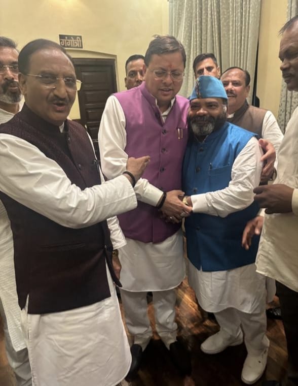 मुख्यमंत्री से मिलते मनोज गौतम मुख्यमंत्री से मिलते मनोज गौतम