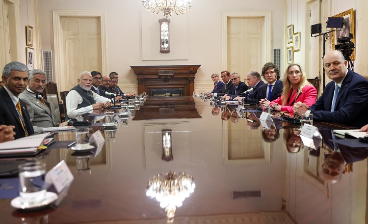प्रधानमंत्री नरेन्द्र मोदी और अर्जेंटीना के राष्ट्रपति जेवियर माईली के बीच प्रतिनिधिमंडल स्तर की वार्ता प्रधानमंत्री नरेन्द्र मोदी और अर्जेंटीना के राष्ट्रपति जेवियर माईली के बीच प्रतिनिधिमंडल स्तर की वार्ता