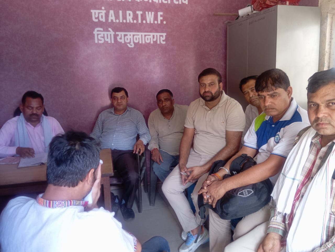 रोडवेज कर्मी बैठक के दौरान रोडवेज कर्मी बैठक के दौरान