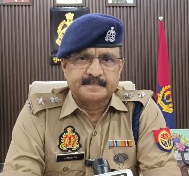 मुठभेड़ में गिरफ्तार गोकशी के दो आरोपितों की जानकारी देते पुलिस अधीक्षक नगर कुमार रणविजय सिंह। मुठभेड़ में गिरफ्तार गोकशी के दो आरोपितों की जानकारी देते पुलिस अधीक्षक नगर कुमार रणविजय सिंह।