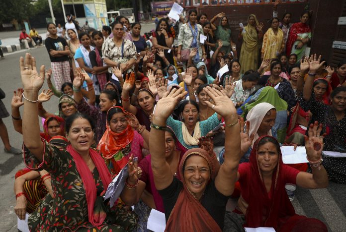 6,500 तीर्थयात्रियों का तीसरा जत्था अमरनाथ यात्रा के लिए जम्मू से रवाना 6,500 तीर्थयात्रियों का तीसरा जत्था अमरनाथ यात्रा के लिए जम्मू से रवाना