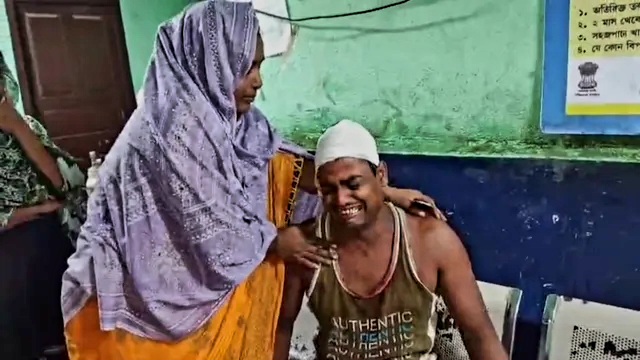फरक्का: मोबाइल की क़िस्त के पैसे मांगने पर दोस्त के पिता की पीट-पीटकर हत्या फरक्का: मोबाइल की क़िस्त के पैसे मांगने पर दोस्त के पिता की पीट-पीटकर हत्या