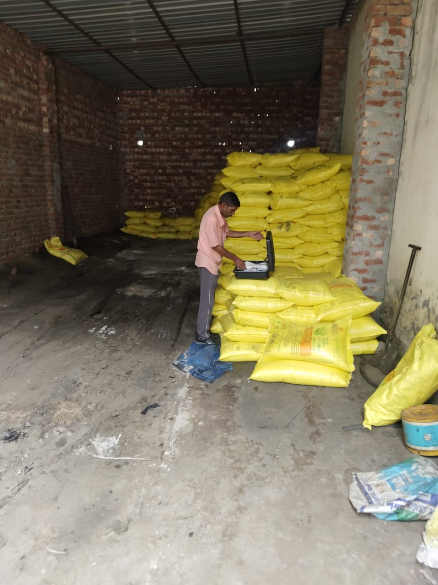 गोदाम में रखे अवैध 450 बैग गोदाम में रखे अवैध 450 बैग