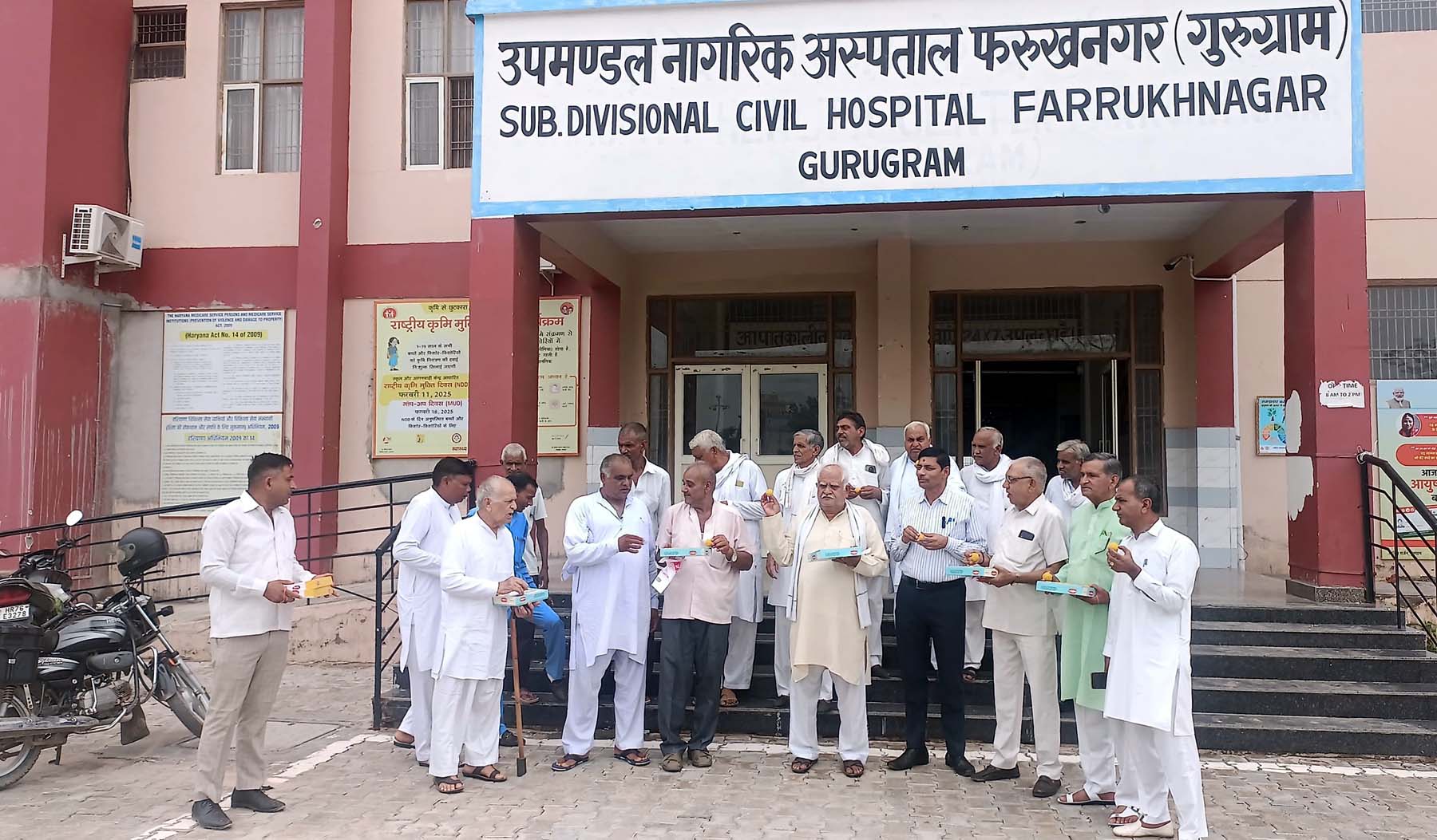गुरुग्राम के खंड फर्रुखनगर के अस्पताल को एक्स-रे मशीन मिलने की खुशी मनाते क्षेत्र के लोग। गुरुग्राम के खंड फर्रुखनगर के अस्पताल को एक्स-रे मशीन मिलने की खुशी मनाते क्षेत्र के लोग।