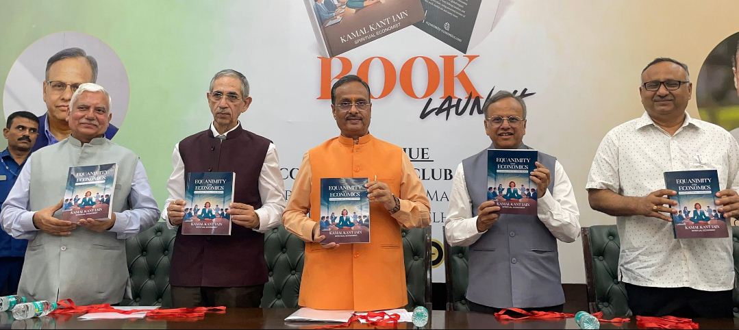 पुस्तक विमोचन समारोह में डॉ. दिनेश शर्मा पुस्तक विमोचन समारोह में डॉ. दिनेश शर्मा