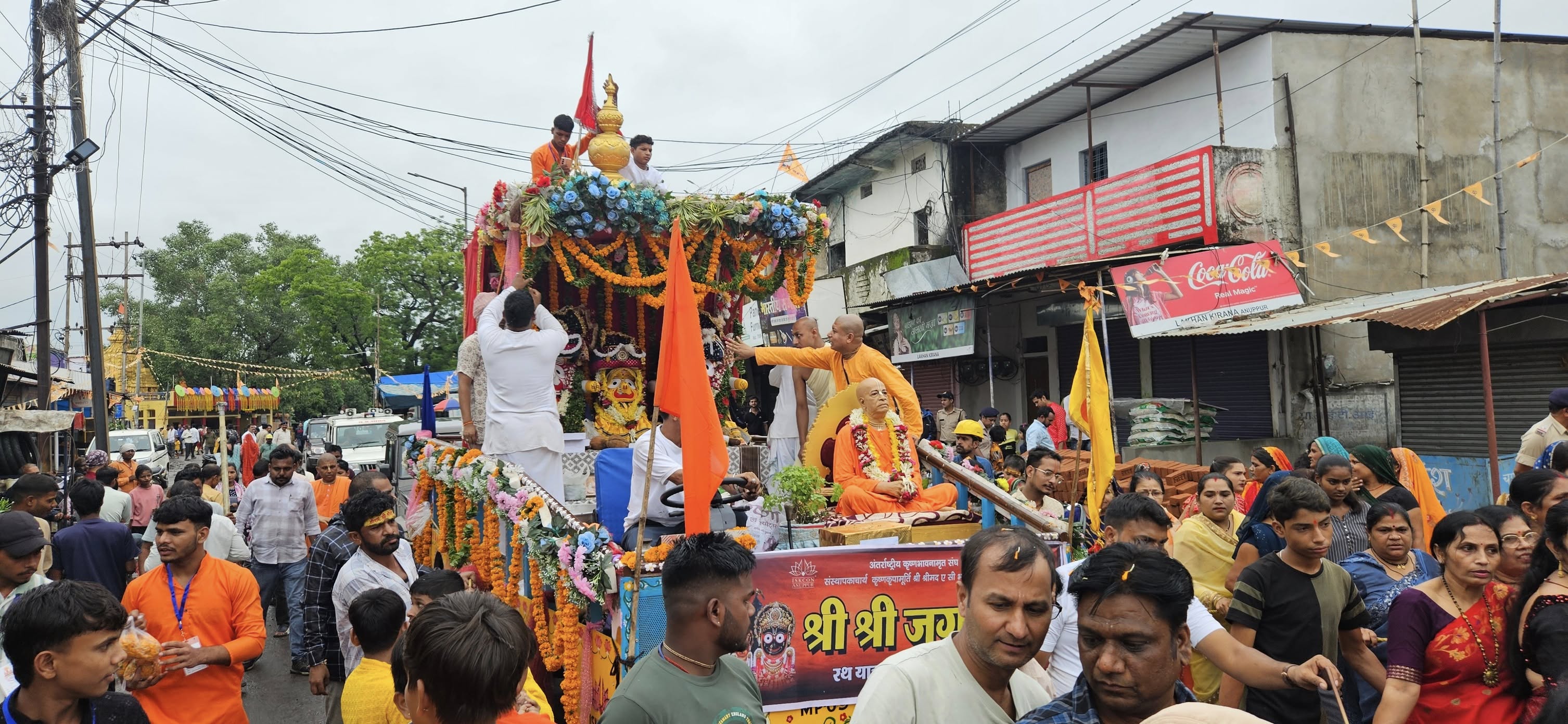 रथ में सवार भागवान् रथ में सवार भागवान्