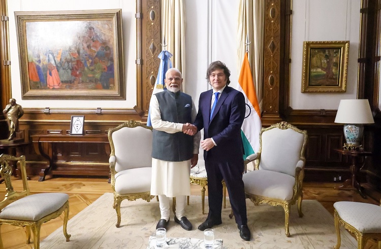 प्रधानमंत्री नरेन्द्र मोदी और अर्जेंटीना के राष्ट्रपति जेवियर माईली के बीच प्रतिनिधिमंडल स्तर की वार्ता प्रधानमंत्री नरेन्द्र मोदी और अर्जेंटीना के राष्ट्रपति जेवियर माईली के बीच प्रतिनिधिमंडल स्तर की वार्ता
