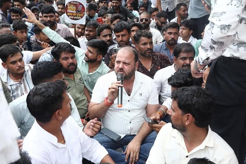 मामला : करणी सेना के राष्ट्रीय अध्यक्ष पर भावगढ़ में एफआईआर का मामला : करणी सेना के राष्ट्रीय अध्यक्ष पर भावगढ़ में एफआईआर का