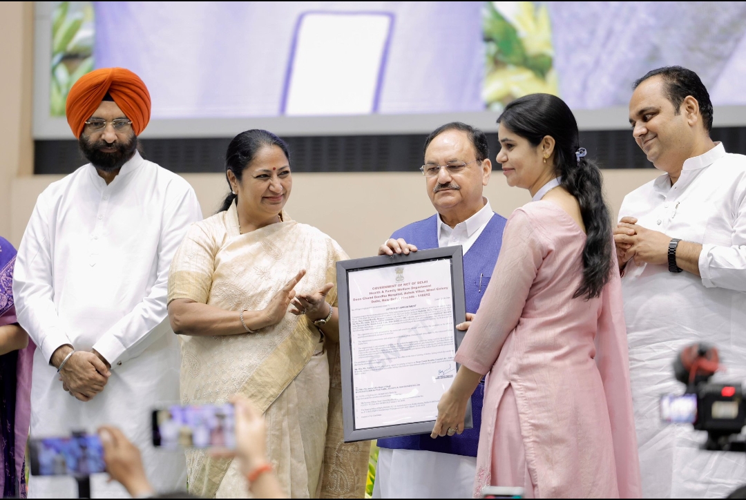 दिल्ली के विज्ञान भवन में आयोजित कार्यक्रम में नर्सों को नियुक्ति पत्र देते केंद्रीय स्वास्थ्य मंत्री जेपी नड्डा और मुख्यमंत्री रेखा गुप्ता दिल्ली के विज्ञान भवन में आयोजित कार्यक्रम में नर्सों को नियुक्ति पत्र देते केंद्रीय स्वास्थ्य मंत्री जेपी नड्डा और मुख्यमंत्री रेखा गुप्ता