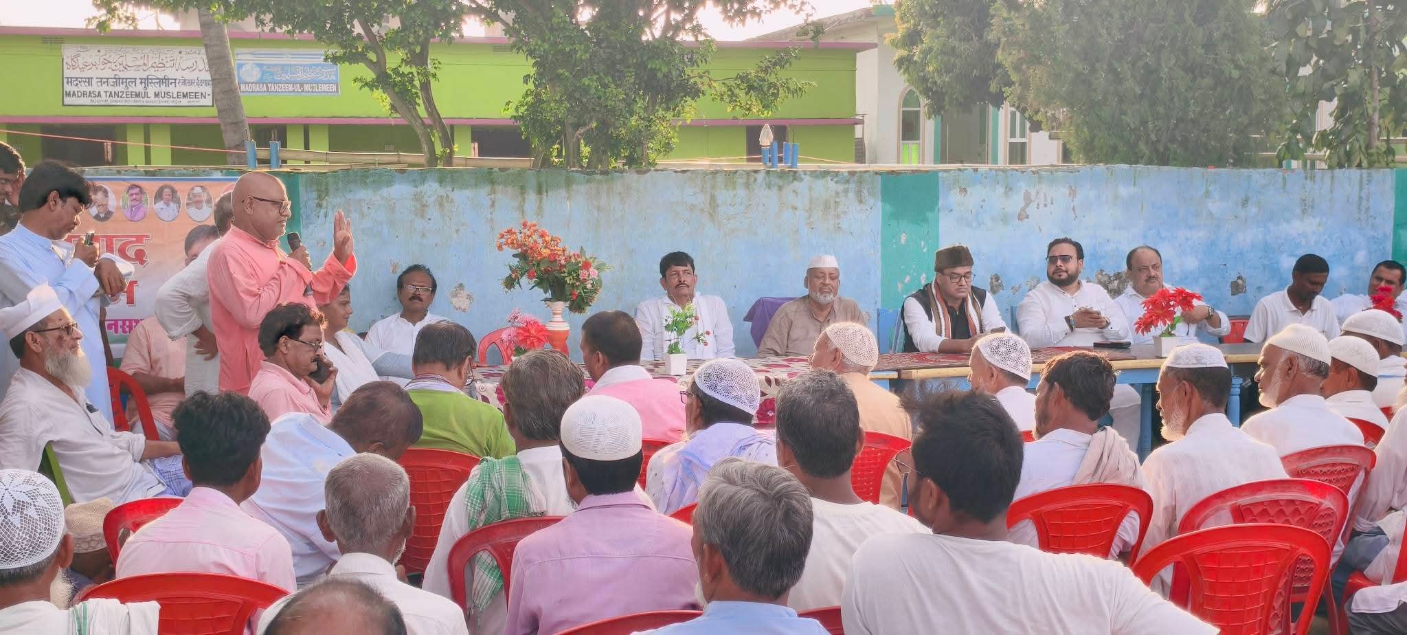 अररिया फोटो:रजोखर में कांग्रेस का जन संवाद कार्यक्रम अररिया फोटो:रजोखर में कांग्रेस का जन संवाद कार्यक्रम