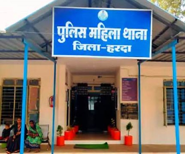 महिला थाने में तीन तलाक का मामला दर्ज महिला थाने में तीन तलाक का मामला दर्ज