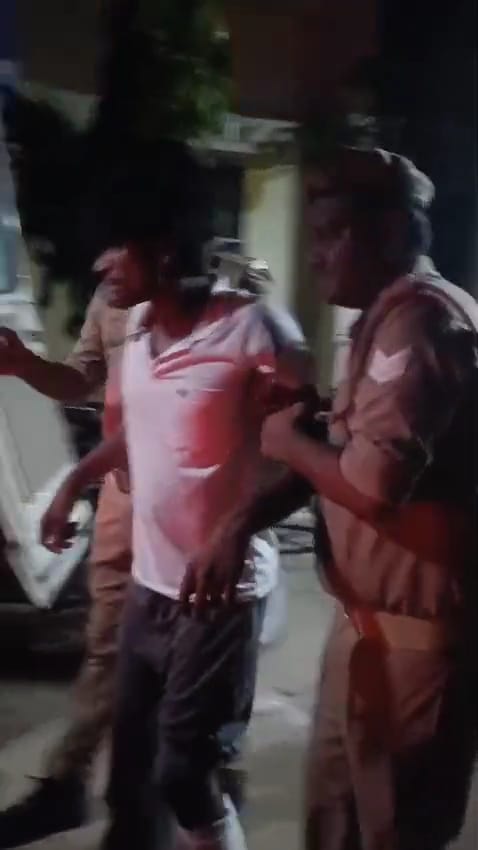 थाना मूंढापांडे क्षेत्र पुलिस मुठभेड़ के दौरान पकड़ा गया गो तस्कर आरोपित। थाना मूंढापांडे क्षेत्र पुलिस मुठभेड़ के दौरान पकड़ा गया गो तस्कर आरोपित।