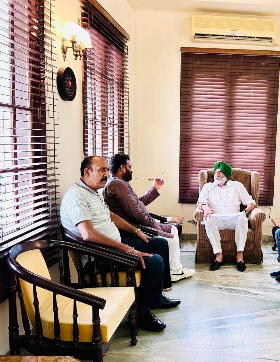 सुखपाल सिंह खेड़ा से मिले भारत प्रिय, किसानों की समस्याओं पर की चर्चा सुखपाल सिंह खेड़ा से मिले भारत प्रिय, किसानों की समस्याओं पर की चर्चा