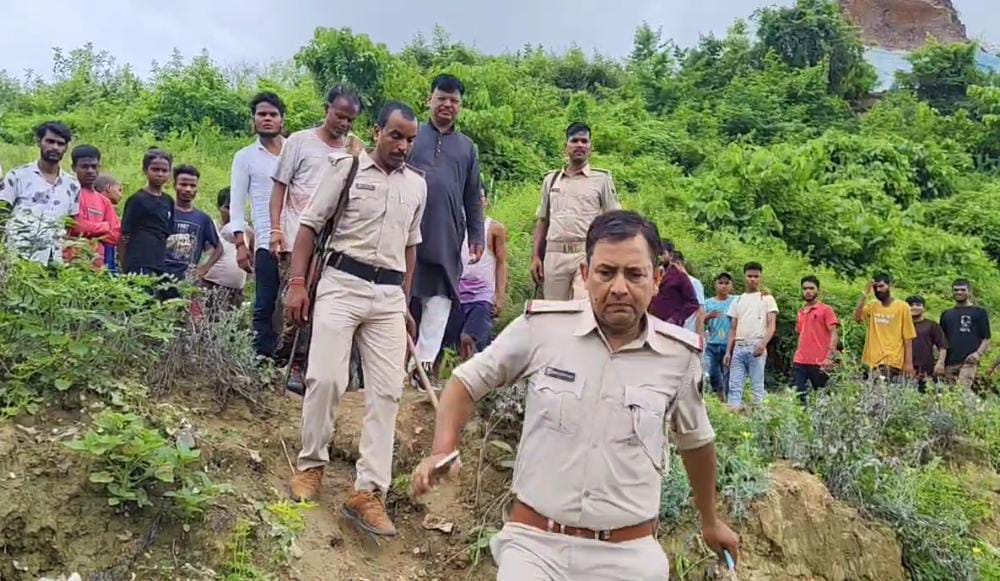 मौके पर पहुंची पुलिस मौके पर पहुंची पुलिस