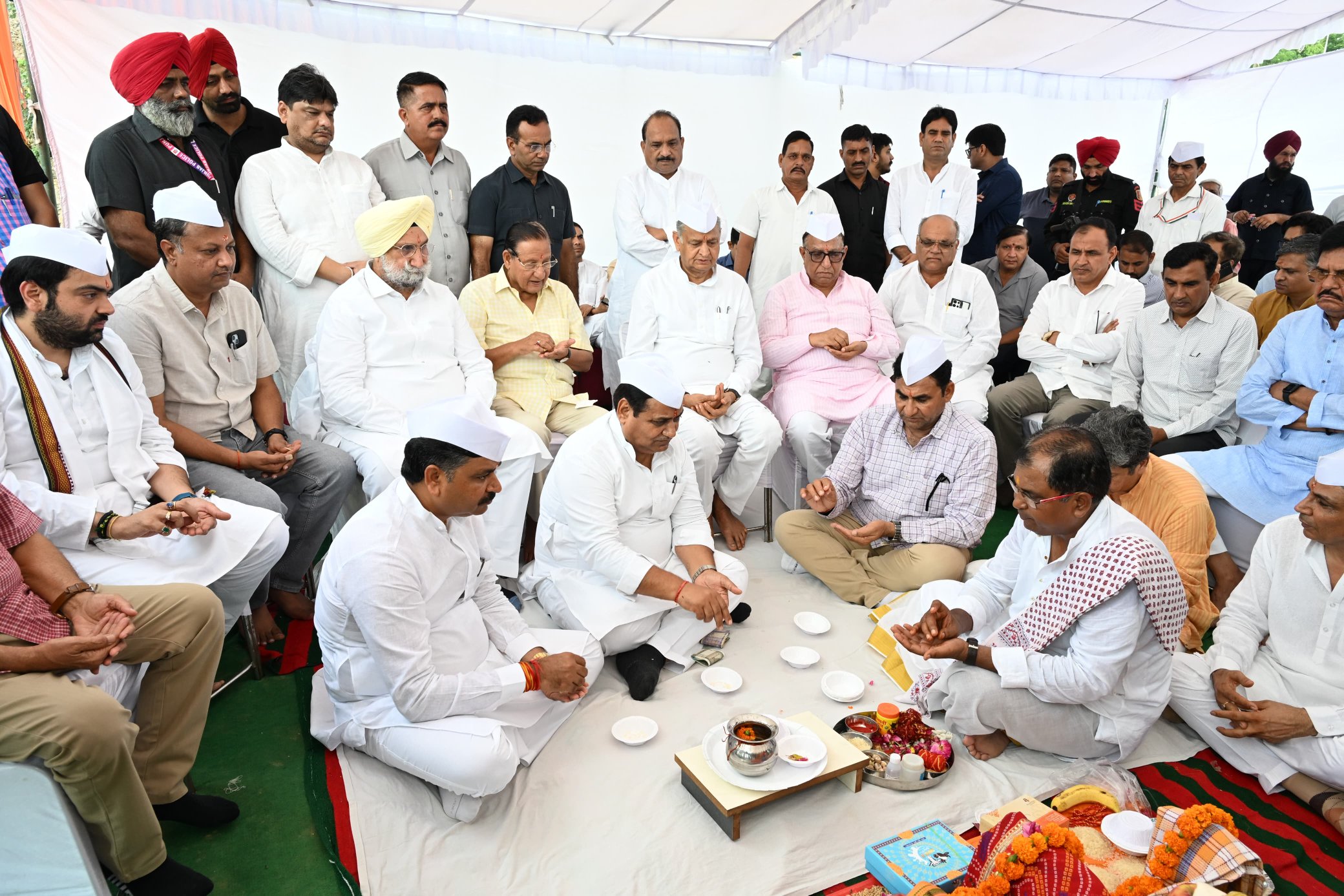 कांग्रेस के नये भवन का शिलान्यास कांग्रेस के नये भवन का शिलान्यास