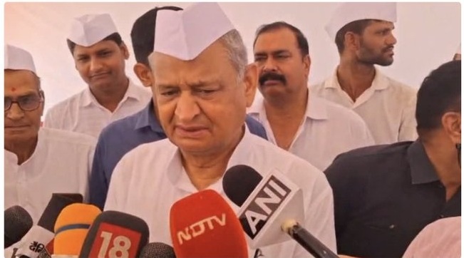 पूर्व सीएम गहलोत पूर्व सीएम गहलोत