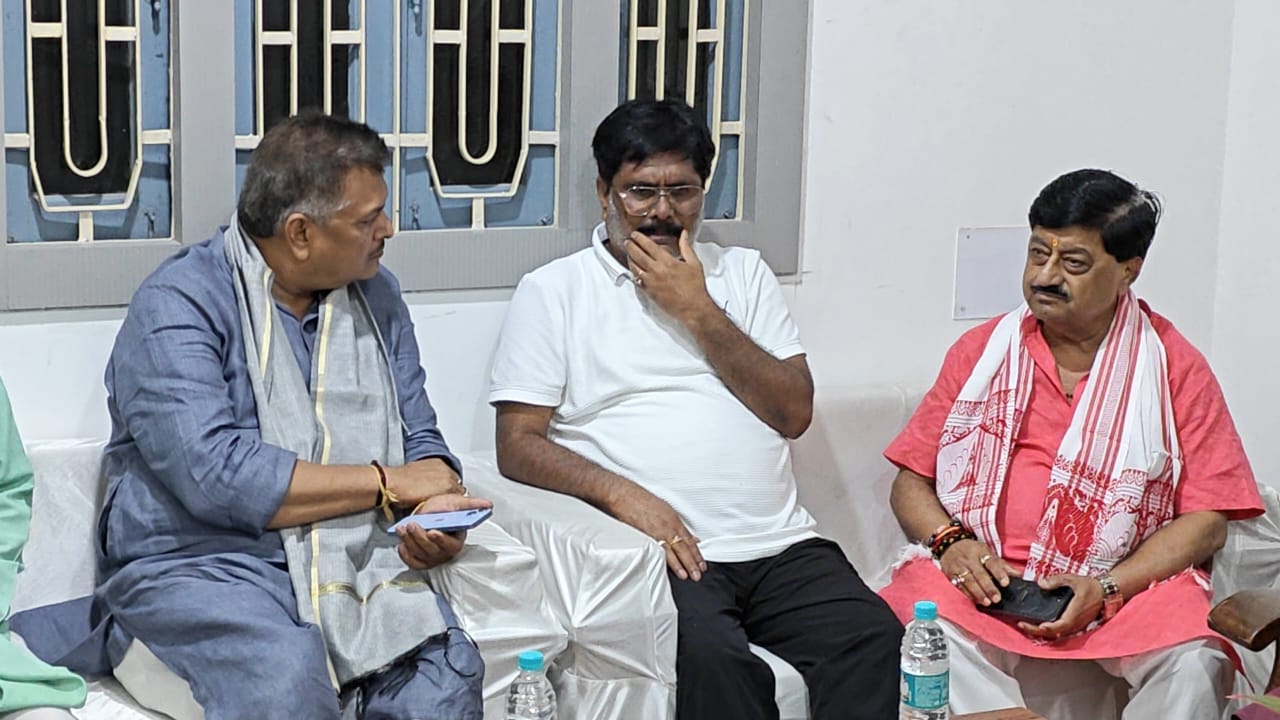 मंत्री से मिले सांसद मंत्री से मिले सांसद