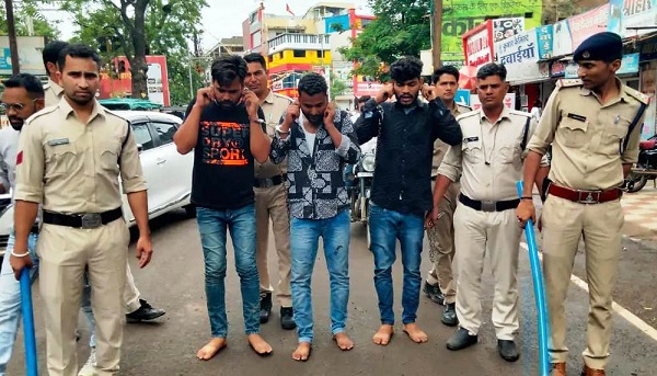 युवक अपहरण के मामले में तीन आरोपी गिरफ्तार युवक अपहरण के मामले में तीन आरोपी गिरफ्तार