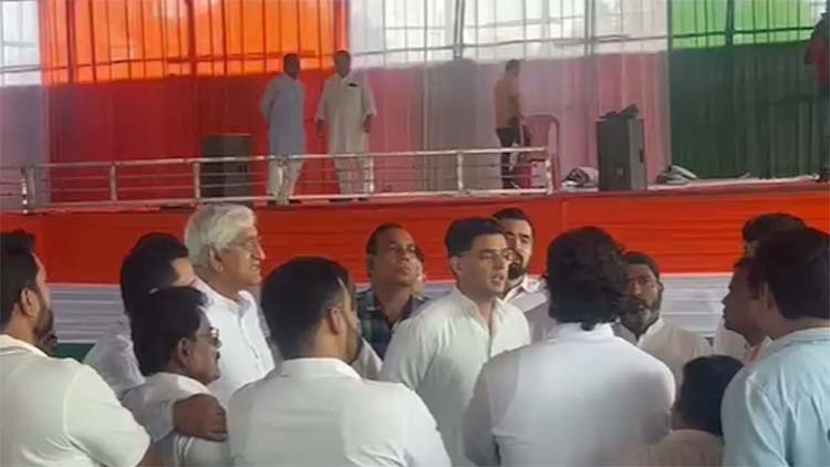 कांग्रेस प्रदेश प्रभारी सचिन पायलट सभा स्थल पहुंचकर निरीक्षण करते हुए कांग्रेस प्रदेश प्रभारी सचिन पायलट सभा स्थल पहुंचकर निरीक्षण करते हुए