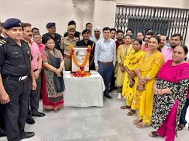 डॉ. श्यामा प्रसाद मुखर्जी की 125 वीं जयंती मनायी गयी डॉ. श्यामा प्रसाद मुखर्जी की 125 वीं जयंती मनायी गयी