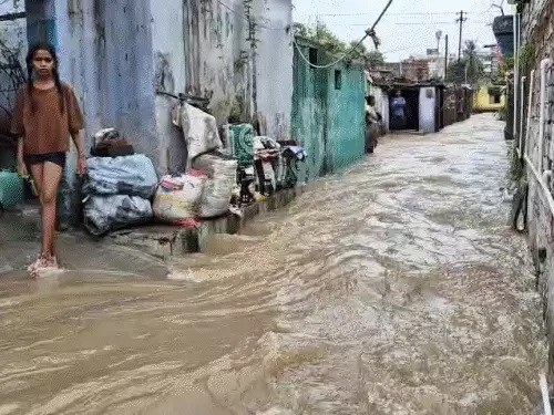 कोरबा में लोगों के घरों में घुसा नाली का गंदा पानी, बारिश से जलभराव, कई वार्डों के लोग परेशान; रात भर जागने को मजबूर कोरबा में लोगों के घरों में घुसा नाली का गंदा पानी, बारिश से जलभराव, कई वार्डों के लोग परेशान; रात भर जागने को मजबूर