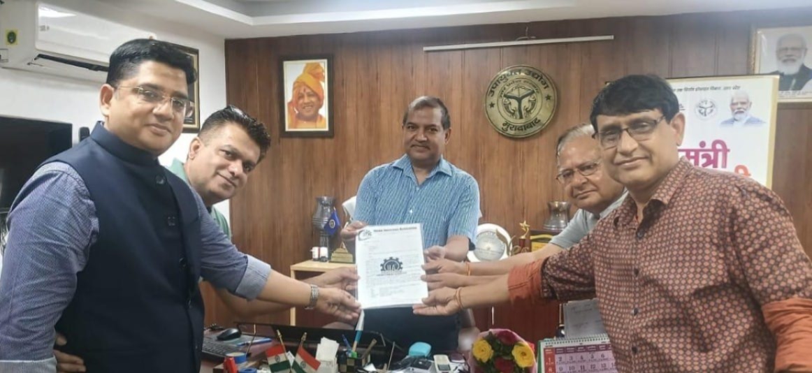 संयुक्त आयुक्त उद्योग योगेश कुमार को ज्ञापन देते इंडियन इंडस्ट्रीज एसोसिएशन के पदाधिकारी। संयुक्त आयुक्त उद्योग योगेश कुमार को ज्ञापन देते इंडियन इंडस्ट्रीज एसोसिएशन के पदाधिकारी।