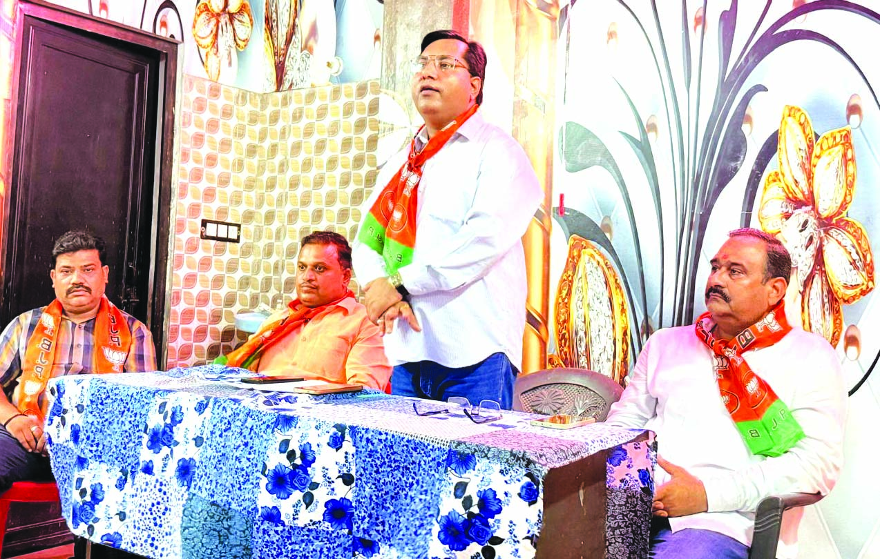 कार्यक्रम को सम्बोधित करते हुए कार्यक्रम को सम्बोधित करते हुए