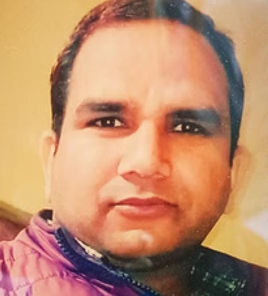 बिलारी स्थित परिषदीय स्कूल के शिक्षक प्रवीण सिंह उर्फ सीटू का फाइल फोटो। बिलारी स्थित परिषदीय स्कूल के शिक्षक प्रवीण सिंह उर्फ सीटू का फाइल फोटो।
