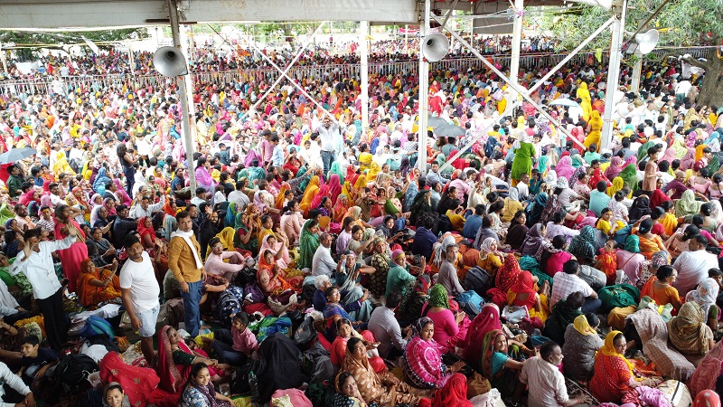 कुबेरेश्वरधाम पर उमड़ा आस्था का सैलाब कुबेरेश्वरधाम पर उमड़ा आस्था का सैलाब