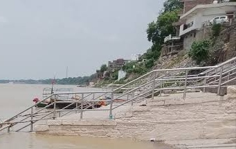 गंगा नदी का बढ़ता जलस्तर। गंगा नदी का बढ़ता जलस्तर।
