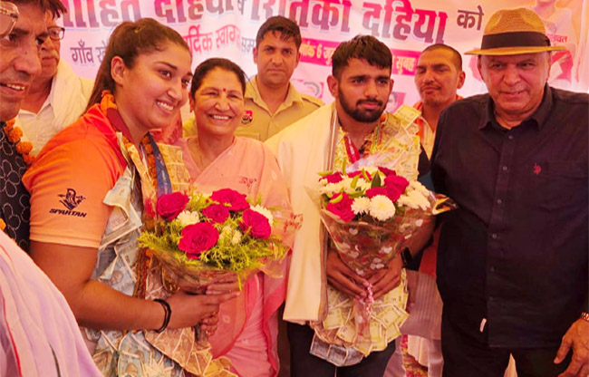 वर्ल्ड पुलिस गेम्स में पदक विजेताओं को सम्मानित करते हुए वर्ल्ड पुलिस गेम्स में पदक विजेताओं को सम्मानित करते हुए