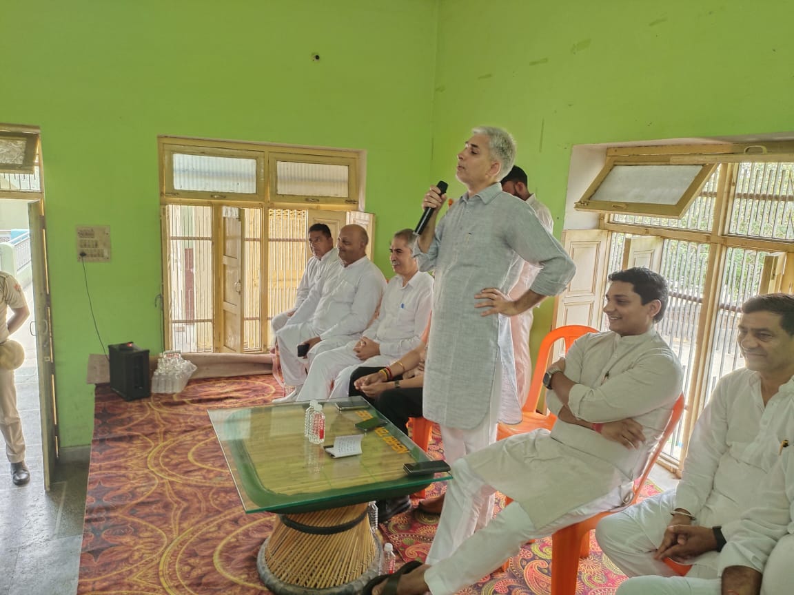 बैठक में कार्यकताओं को संबोधित करते भाजपा जिलाध्यक्ष तेजेंद्र ढुल। बैठक में कार्यकताओं को संबोधित करते भाजपा जिलाध्यक्ष तेजेंद्र ढुल।