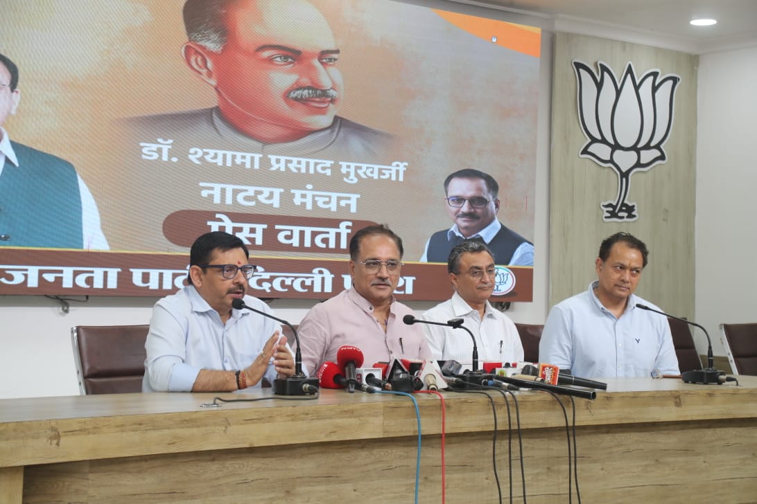 दिल्ली प्रदेश अध्यक्ष वीरेंद्र सचदेवा पत्रकार वार्ता को संबोधित करते हुए दिल्ली प्रदेश अध्यक्ष वीरेंद्र सचदेवा पत्रकार वार्ता को संबोधित करते हुए