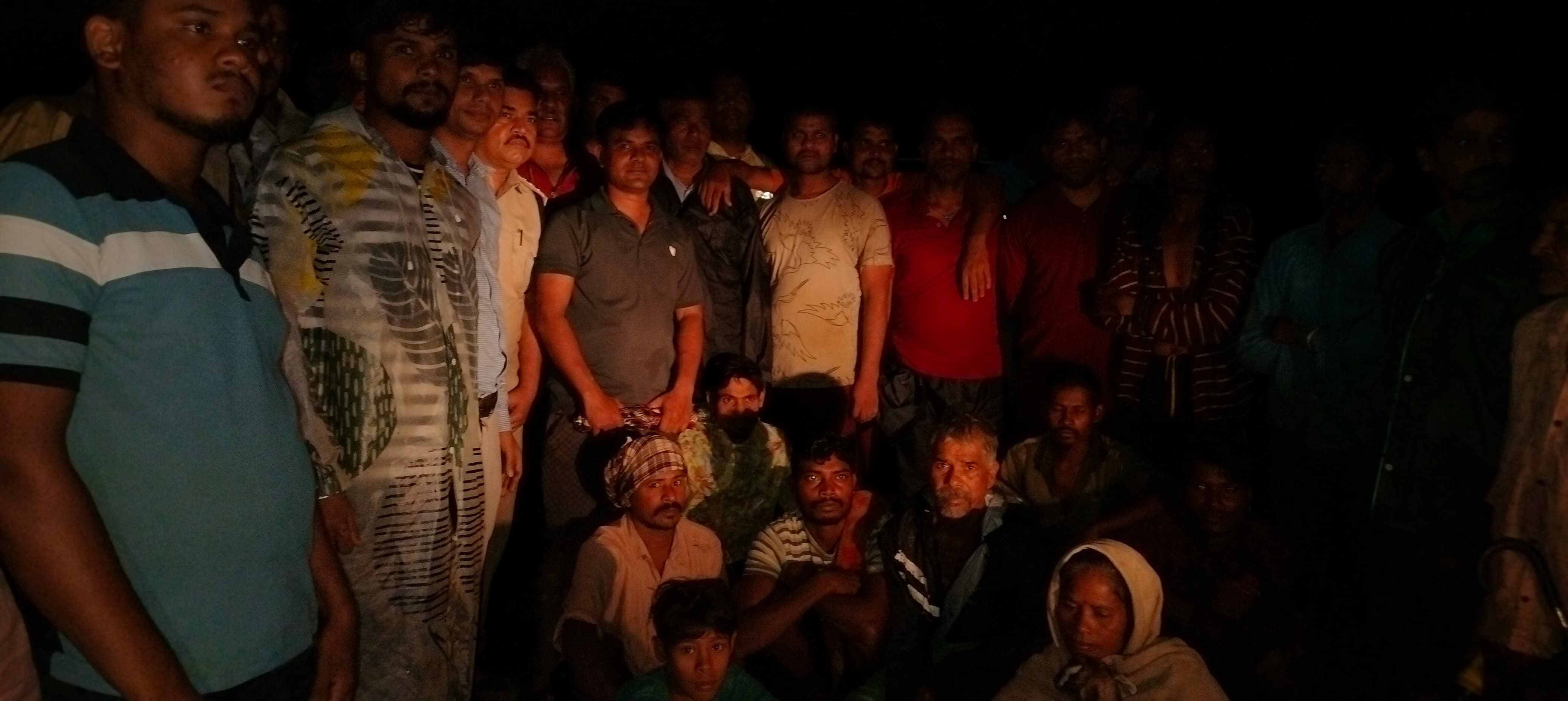 कोरबा :भारी बारिश में खेती करने गए ,बाढ़ में फंसे ग्रामीणों को बचाने रात भर चली संयुक्त टीम की रेस्क्यू ,तड़के 3 बजे मिली सफलता , सभी 17 जिंदगी लौटी महफूज कोरबा :भारी बारिश में खेती करने गए ,बाढ़ में फंसे ग्रामीणों को बचाने रात भर चली संयुक्त टीम की रेस्क्यू ,तड़के 3 बजे मिली सफलता , सभी 17 जिंदगी लौटी महफूज