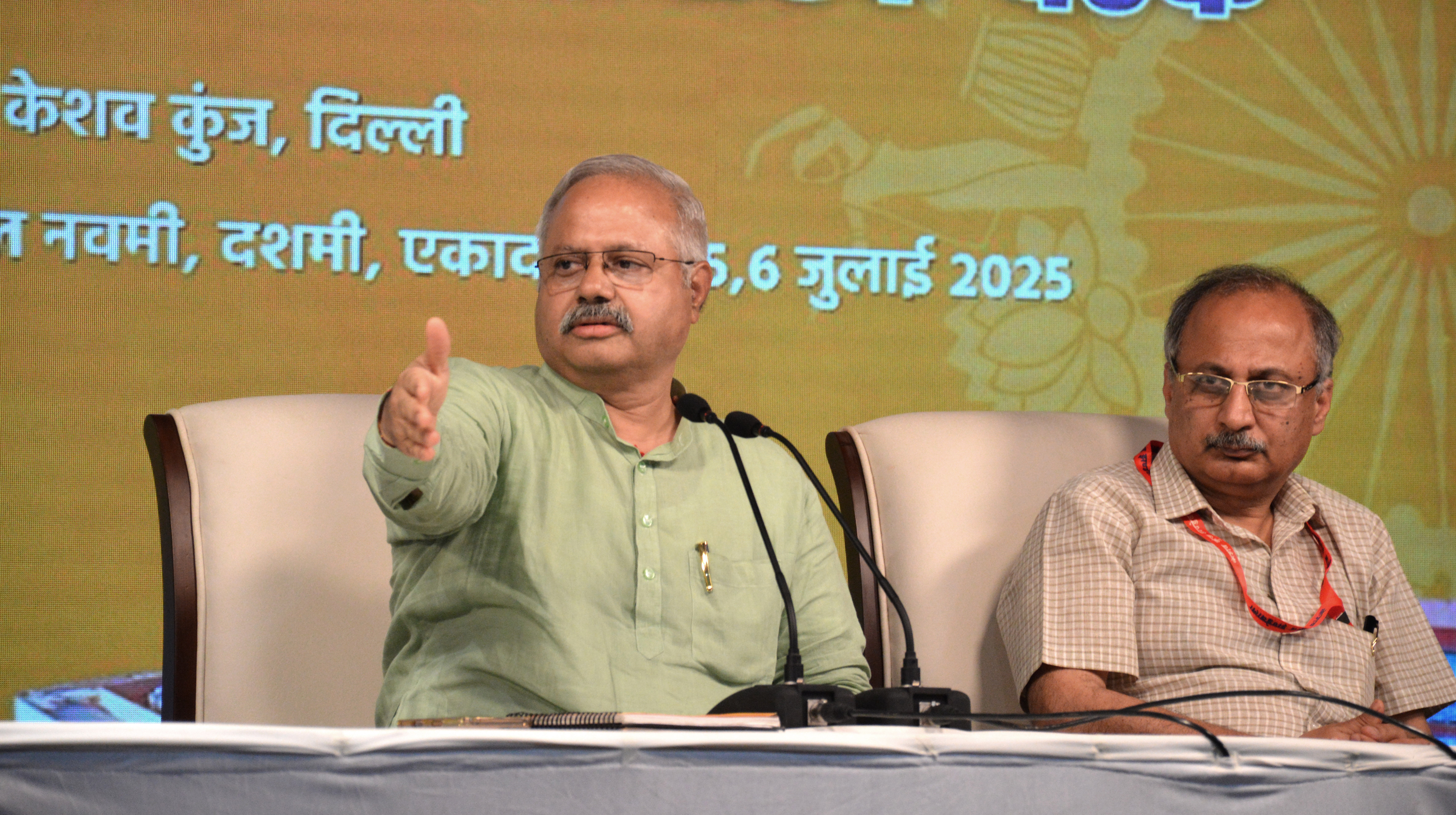संघ से जुडी पत्रकार वार्ता में अखिल भारतीय प्रचार प्रमुख सुनील आंबेकर एवं दिल्ली प्रांत संघचालक अनिल अग्रवाल संघ से जुडी पत्रकार वार्ता में अखिल भारतीय प्रचार प्रमुख सुनील आंबेकर एवं दिल्ली प्रांत संघचालक अनिल अग्रवाल